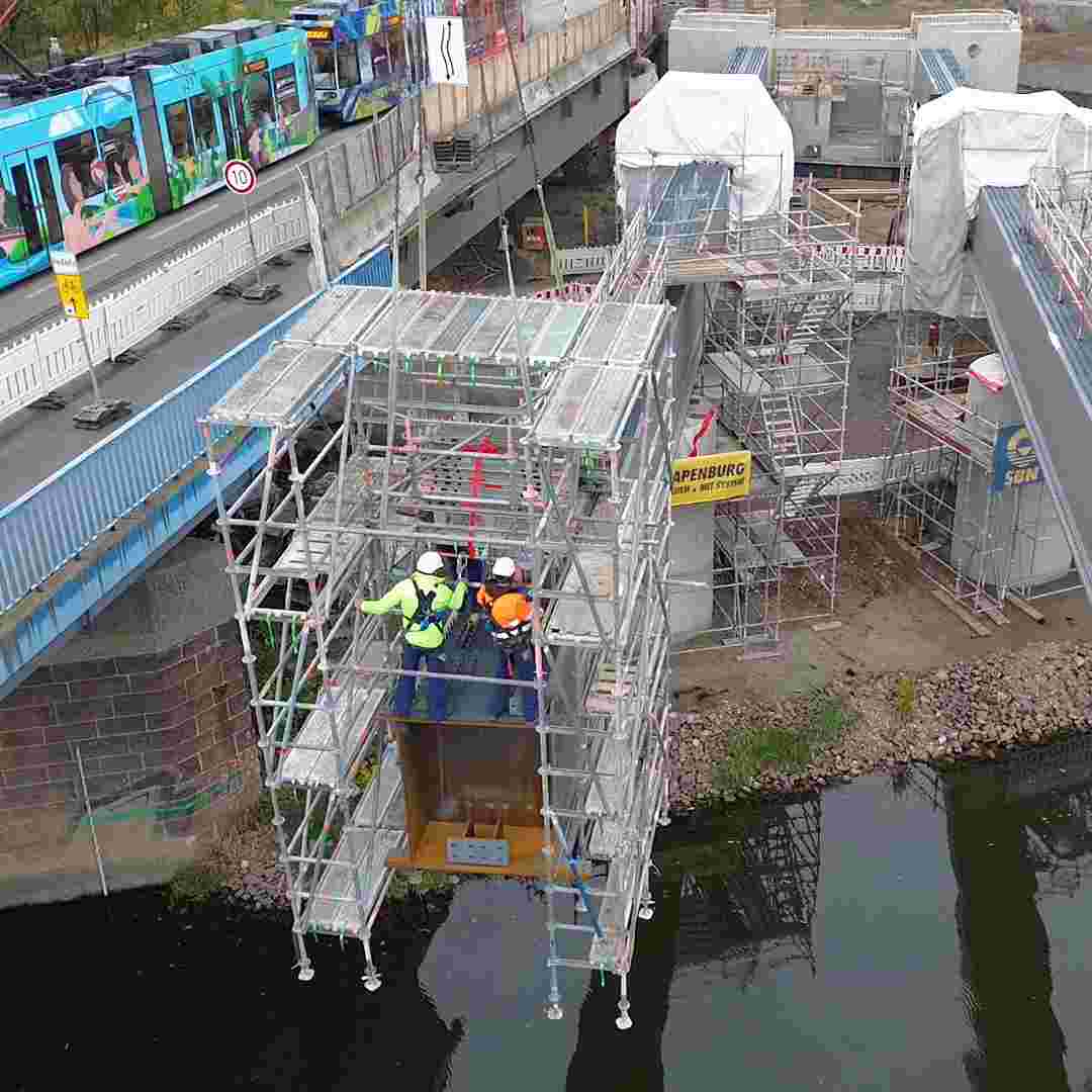 Lückenschluss der Stahlträgerkonstruktion an der Elisabethbrücke Bildmaterial: ESMERO.de / Manfred Boide
